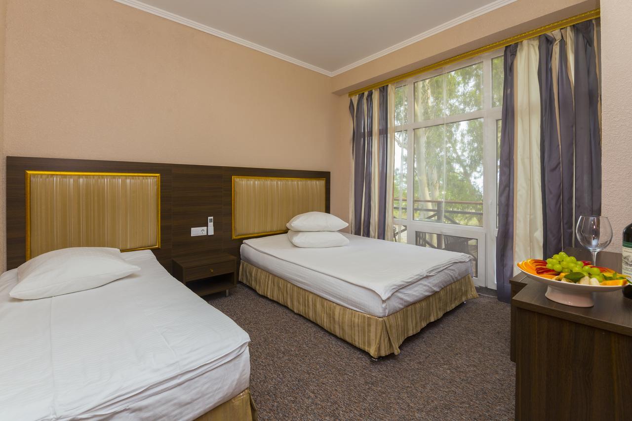 Napra Hotell Tsandrypsj Exteriör bild