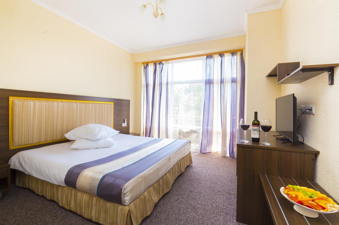 Napra Hotell Tsandrypsj Exteriör bild