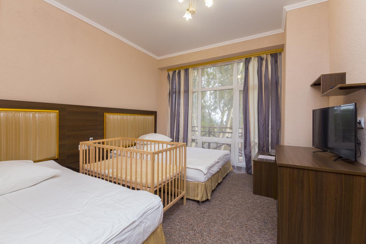 Napra Hotell Tsandrypsj Exteriör bild