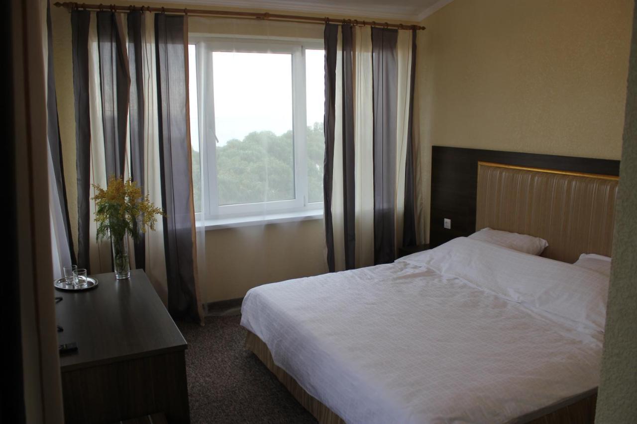 Napra Hotell Tsandrypsj Exteriör bild
