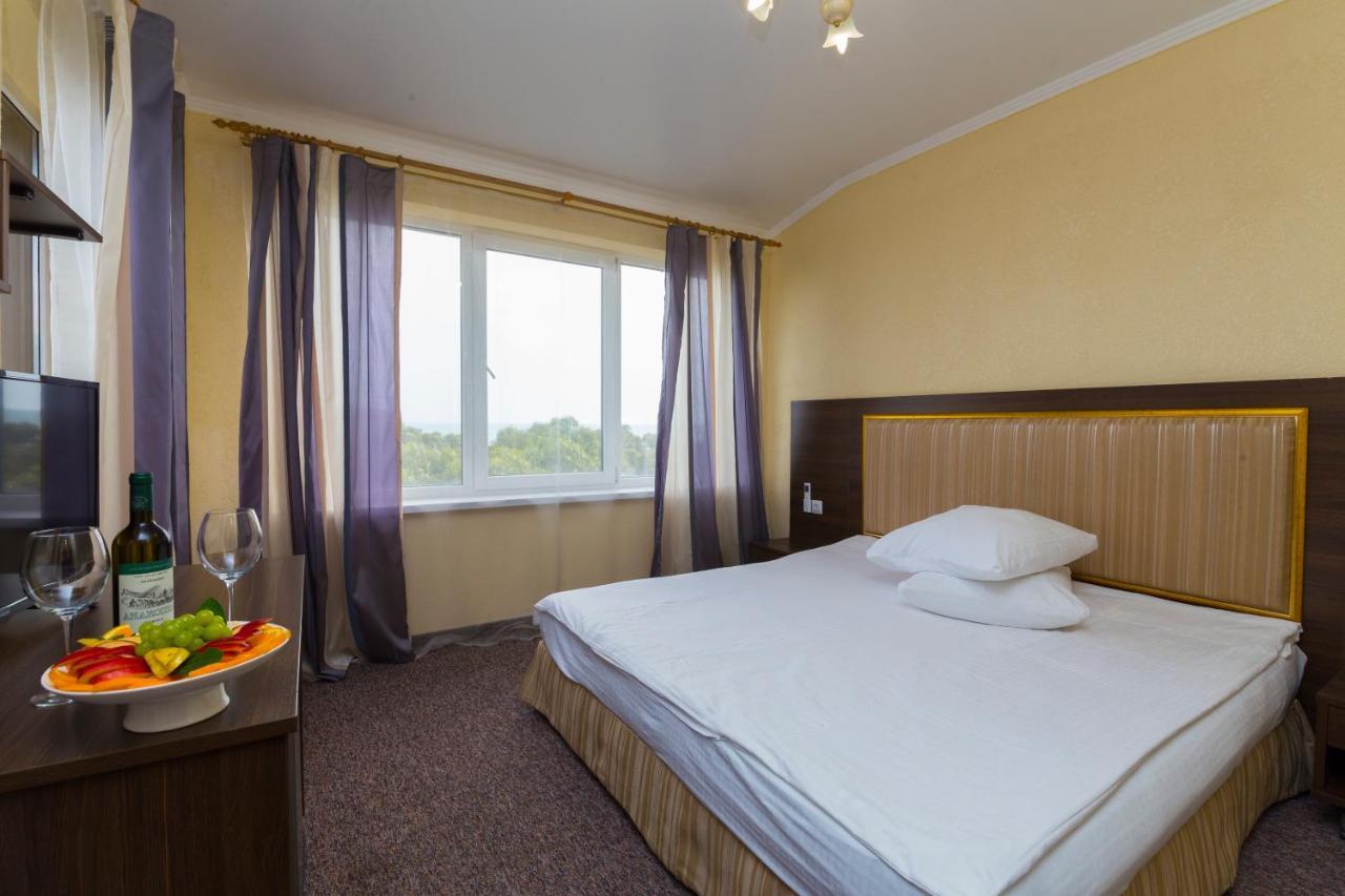 Napra Hotell Tsandrypsj Exteriör bild